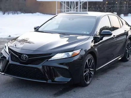 Toyota Camry 2020 года за 13 000 000 тг. в Актобе