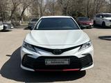 Toyota Camry 2021 года за 18 400 000 тг. в Астана