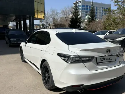 Toyota Camry 2021 года за 17 900 000 тг. в Астана – фото 7