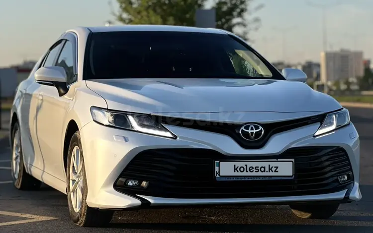 Toyota Camry 2019 года за 13 600 000 тг. в Астана