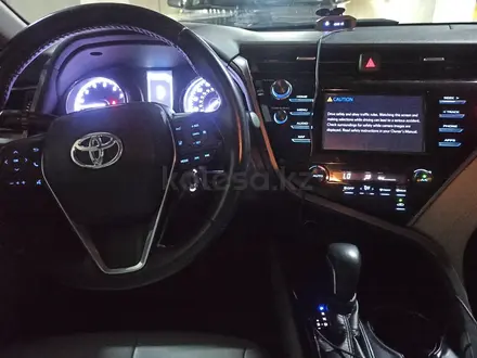 Toyota Camry 2019 года за 12 200 000 тг. в Алматы – фото 3