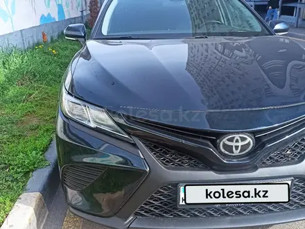 Toyota Camry 2019 года за 12 200 000 тг. в Алматы – фото 19
