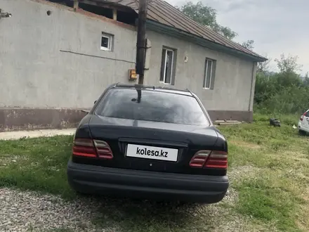 Mercedes-Benz E 280 2000 года за 2 000 000 тг. в Алматы – фото 4