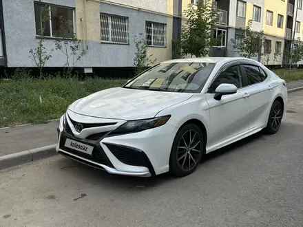 Toyota Camry 2021 года за 13 900 000 тг. в Алматы