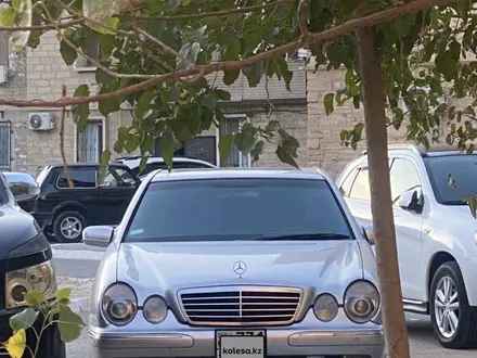 Mercedes-Benz E 320 2001 года за 3 600 000 тг. в Актау – фото 3