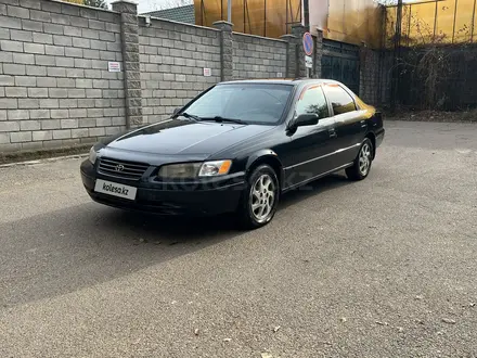 Toyota Camry 1998 года за 3 450 000 тг. в Алматы – фото 3