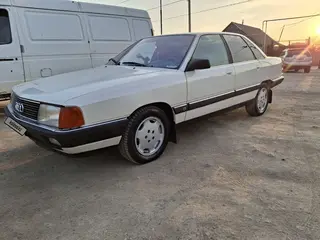 Audi 100