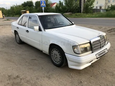 Mercedes-Benz E 200 1992 года за 950 000 тг. в Павлодар – фото 5