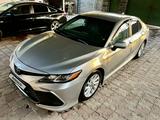 Toyota Camry 2021 года за 13 300 000 тг. в Алматы – фото 3