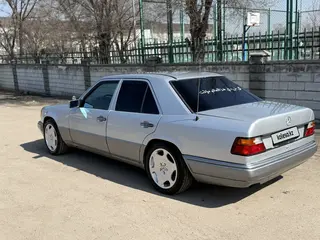 Mercedes-Benz E 230