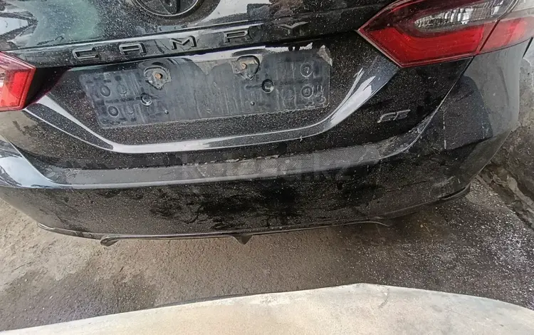 Бампер задний для Toyota Camry 70 SE за 300 000 тг. в Тараз