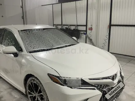 Toyota Camry 2019 года за 11 800 000 тг. в Актобе – фото 6