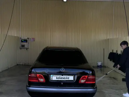 Mercedes-Benz E 200 1996 года за 2 300 000 тг. в Караганда – фото 3