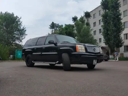 Cadillac Escalade 2004 года за 14 000 000 тг. в Астана