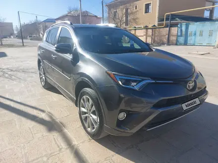 Toyota RAV4 2016 года за 9 400 000 тг. в Жанаозен – фото 2