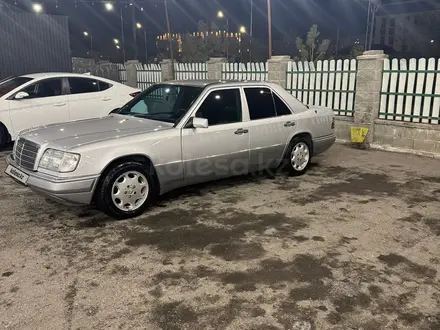 Mercedes-Benz E 280 1994 года за 2 320 000 тг. в Туркестан – фото 4