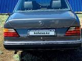 Mercedes-Benz E 200 1993 годаүшін1 250 000 тг. в Актобе – фото 4