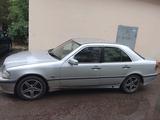 Mercedes-Benz C 200 1997 года за 800 000 тг. в Астана – фото 2