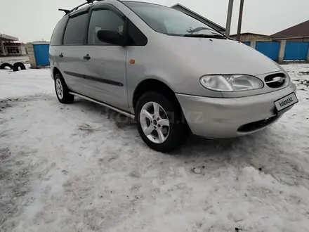 Volkswagen Sharan 1998 года за 3 500 000 тг. в Актобе