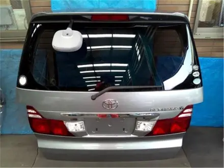 Дверь багажника Toyota Alphard (H10) за 100 000 тг. в Усть-Каменогорск