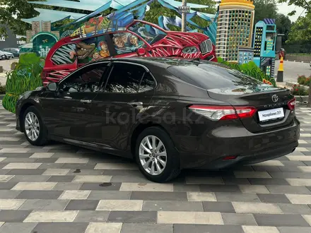 Toyota Camry 2018 года за 12 200 000 тг. в Алматы – фото 4