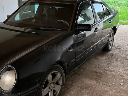 Mercedes-Benz E 230 1996 года за 2 500 000 тг. в Талдыкорган – фото 2