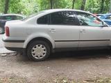 Volkswagen Passat 1998 годаfor2 300 000 тг. в Алматы – фото 4