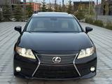 Lexus ES 300h 2013 года за 8 000 000 тг. в Атырау
