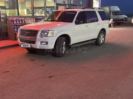 Ford Explorer 2010 года за 9 000 000 тг. в Атырау