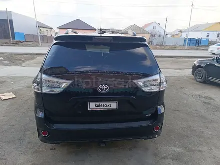 Toyota Sienna 2015 года за 11 500 000 тг. в Атырау – фото 4