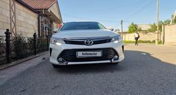 Toyota Camry 2017 года за 13 800 000 тг. в Шымкент – фото 2