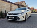 Toyota Camry 2017 года за 13 800 000 тг. в Шымкент – фото 3