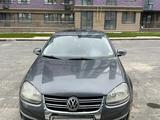 Volkswagen Jetta 2005 годаүшін3 500 000 тг. в Шымкент