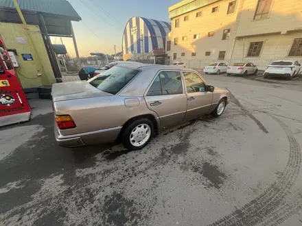 Mercedes-Benz E 220 1993 года за 950 000 тг. в Шымкент – фото 3