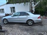 Mercedes-Benz C 200 2000 года за 2 500 000 тг. в Караганда – фото 3
