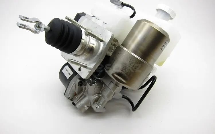 На Mitsubishi Pajero IV — Тормозной вакуум. за 120 000 тг. в Алматы