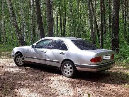 Mercedes-Benz E 200 1997 года за 2 700 000 тг. в Макинск