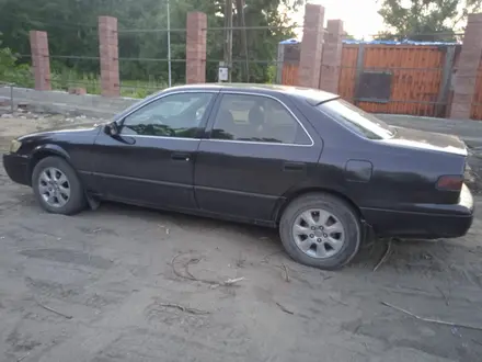 Toyota Camry 1998 года за 2 500 000 тг. в Семей – фото 2