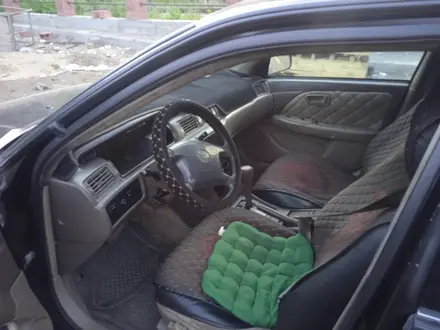 Toyota Camry 1998 года за 2 500 000 тг. в Семей – фото 4