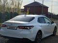 Toyota Camry 2022 годаүшін13 500 000 тг. в Актобе – фото 3