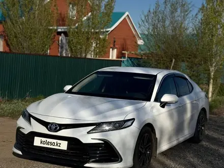 Toyota Camry 2022 года за 13 500 000 тг. в Актобе – фото 7