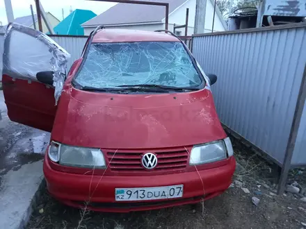 Volkswagen Sharan 1997 года за 100 000 тг. в Уральск