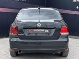 Volkswagen Polo 2018 года за 5 900 000 тг. в Актобе – фото 4
