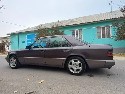 Mercedes-Benz E 280 1993 года за 3 100 000 тг. в Шымкент – фото 3