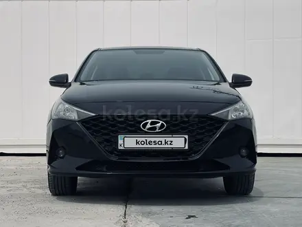 Hyundai Accent 2021 года за 7 700 000 тг. в Караганда – фото 2