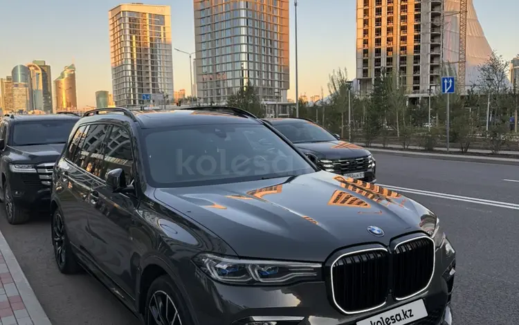 BMW X7 2021 года за 46 000 000 тг. в Астана