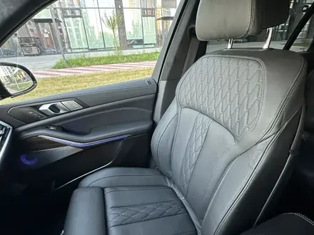 BMW X7 2021 года за 46 000 000 тг. в Астана – фото 11