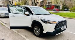 Toyota Corolla Cross 2023 года за 14 700 000 тг. в Алматы