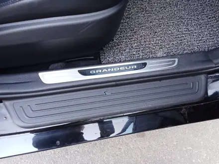 Hyundai Grandeur 2015 года за 8 000 000 тг. в Алматы – фото 25