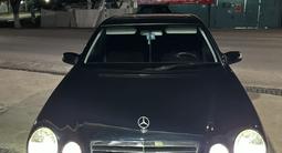 Mercedes-Benz E 320 1998 года за 3 300 000 тг. в Жетысай – фото 3